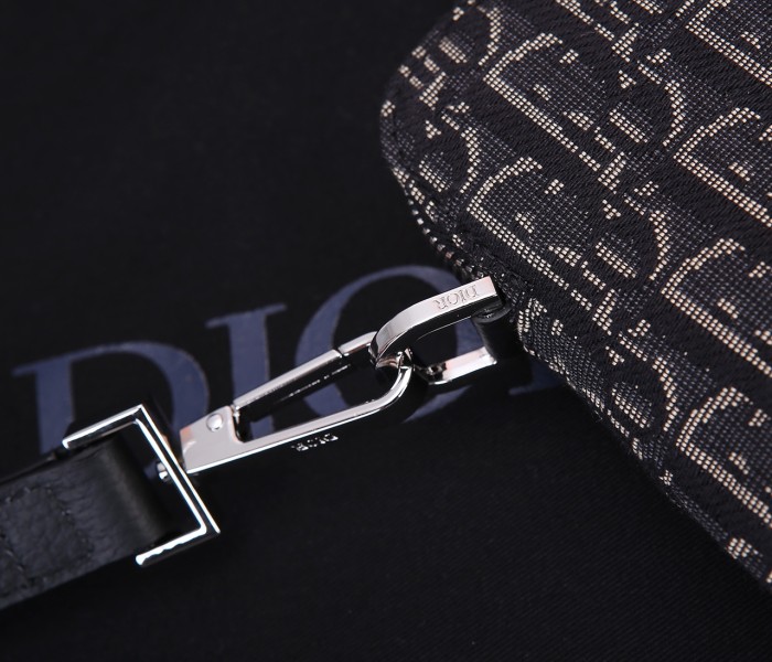  Handbag   Dior  2OBCA2510  size  30*20*2.5  cm