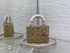 Handbag  Dior  size  12*10*5 cm