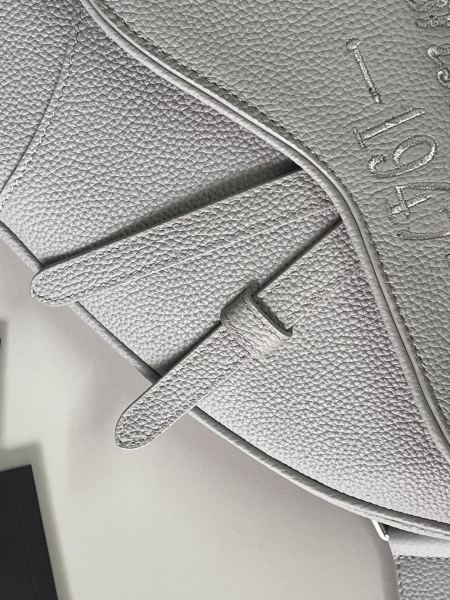  Handbag   Dior  size  26 x 19 x 4.5  cm