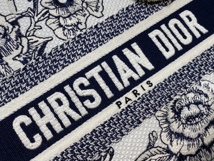   Handbag  Dior  size 24*11*20 cm