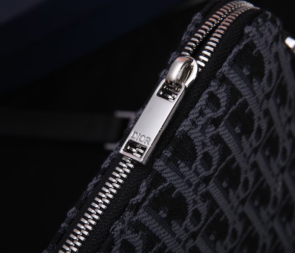  Handbag   Dior  2OBCA2510  size  30*20*2.5  cm