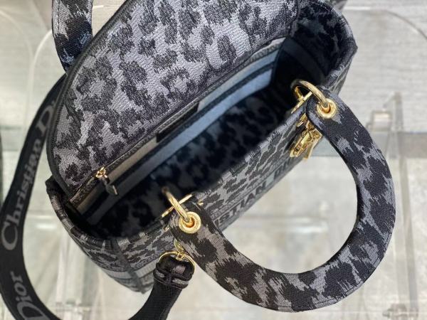 Handbag   Dior  size  24 cm