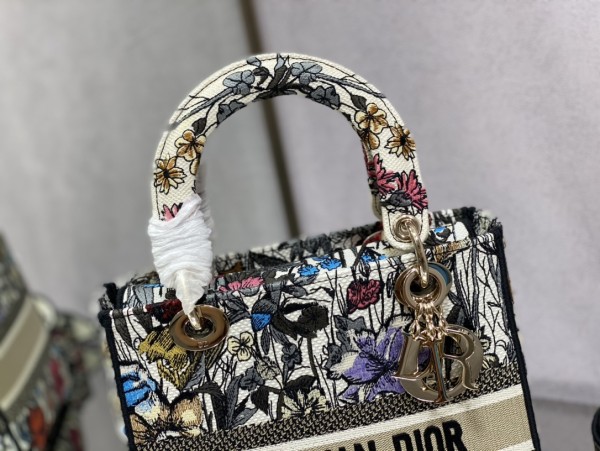 Handbag   Dior  size  24 cm