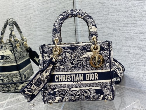 Handbag   Dior  size  24 cm