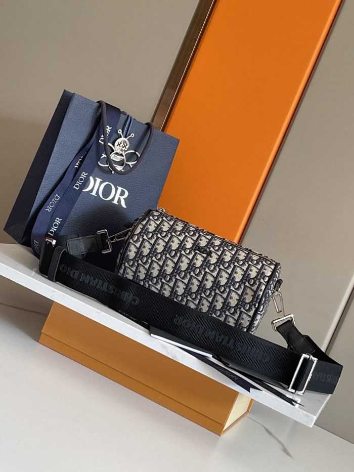  Handbag   Dior  93304  size  21.3x12.5x12.5 cm