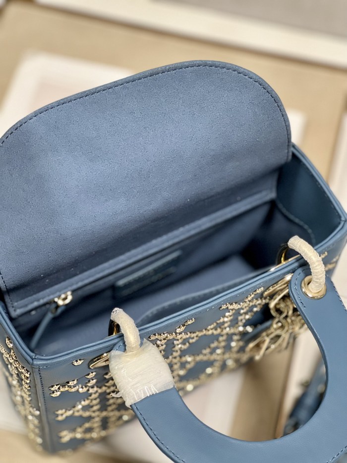 Handbag   Dior  0531  size   20×16.5×8 cm