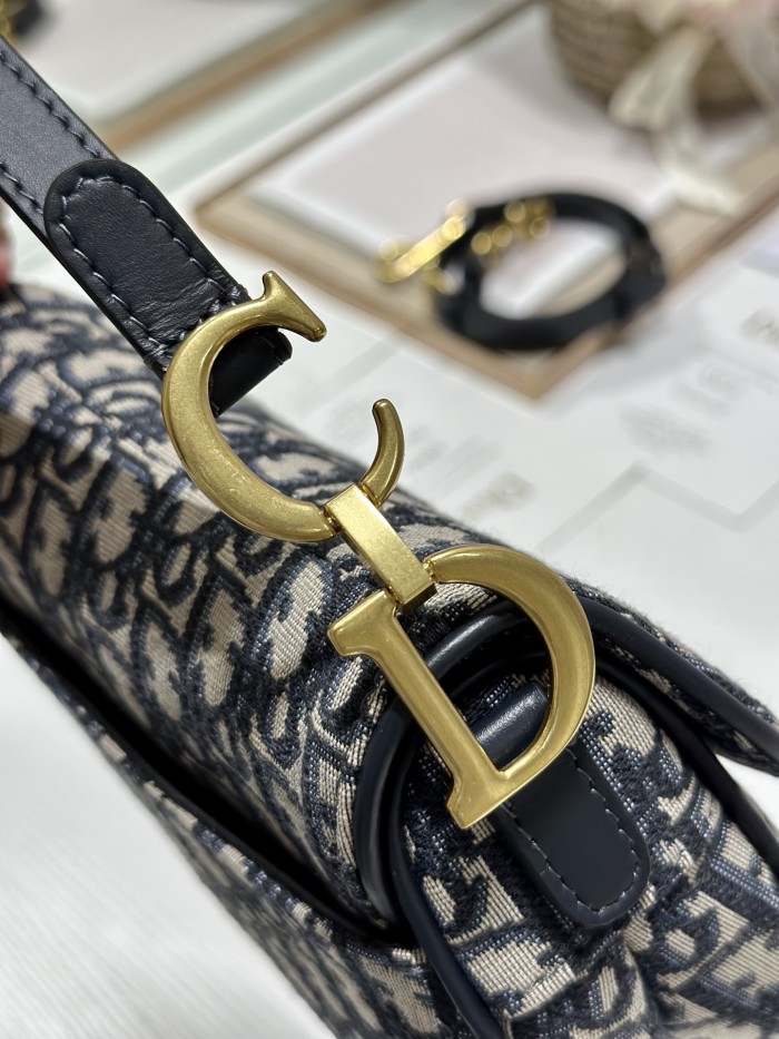 Handbag   Dior  3397  size  19.5×16×6.5  cm