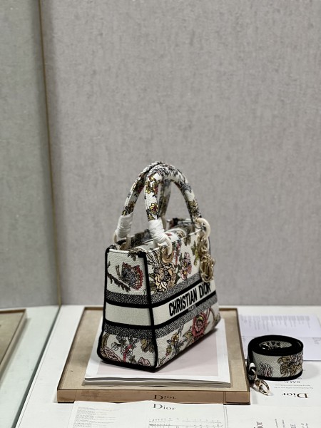 Handbag   Dior  9027  size  24*20*11  cm