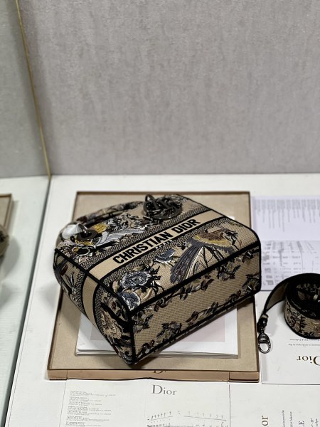 Handbag   Dior  9027  size  24*20*11  cm