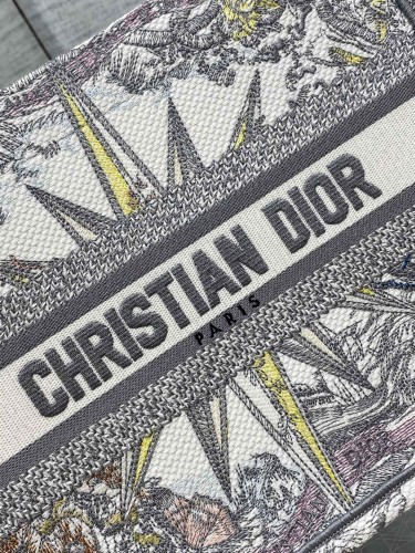 Handbag   Dior  size 26*8*22 cm