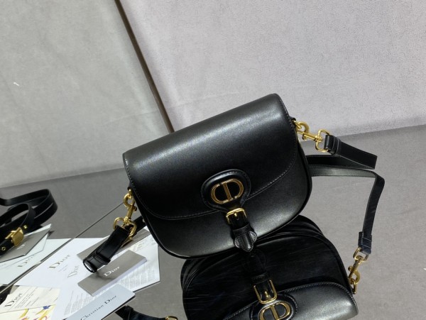 Handbag   Dior  size  22*17*6 cm