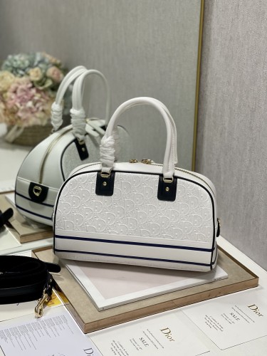  Handbag   Dior  6202  size 34×18×15 cm