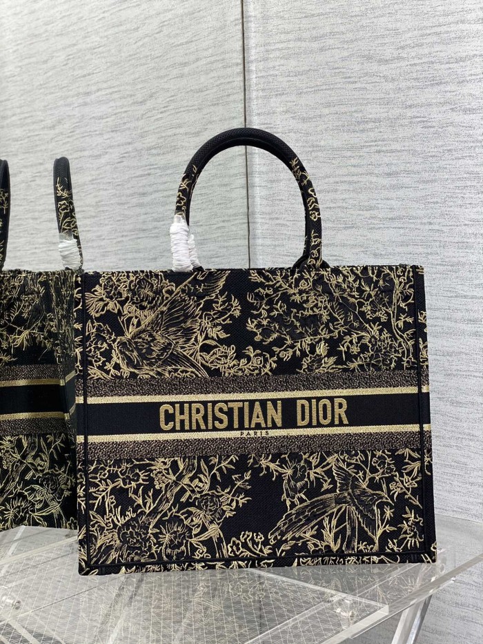 Handbag   Dior  size  42*18*35 cm