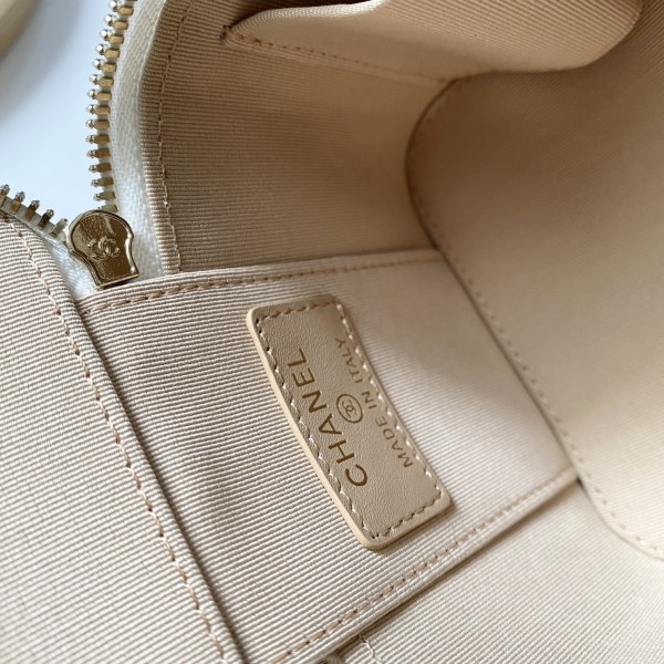 Handbag   Dior 81136  size  10.5 8.5 7 cm