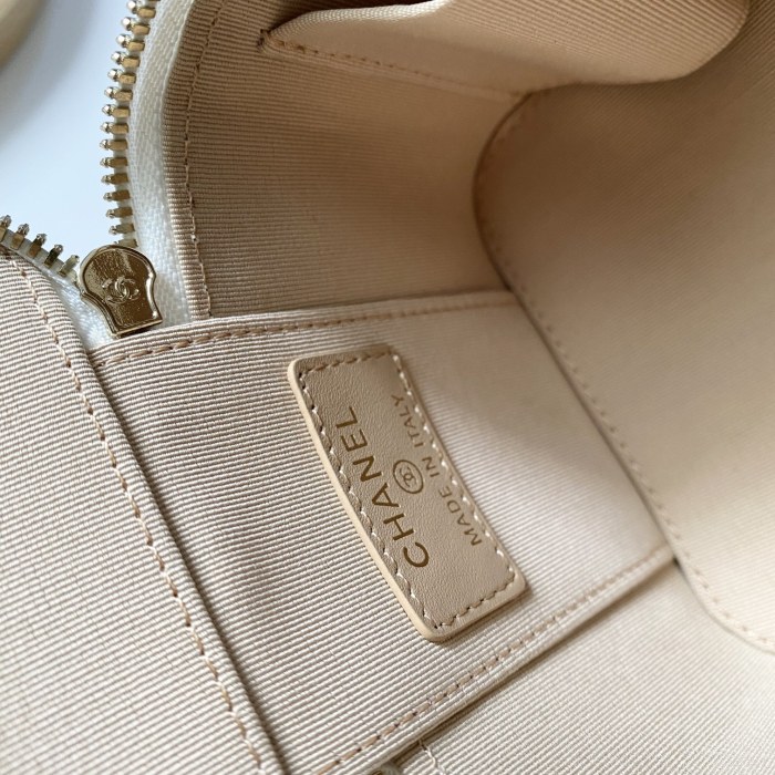 Handbag   Dior 81136  size  10.5 8.5 7 cm