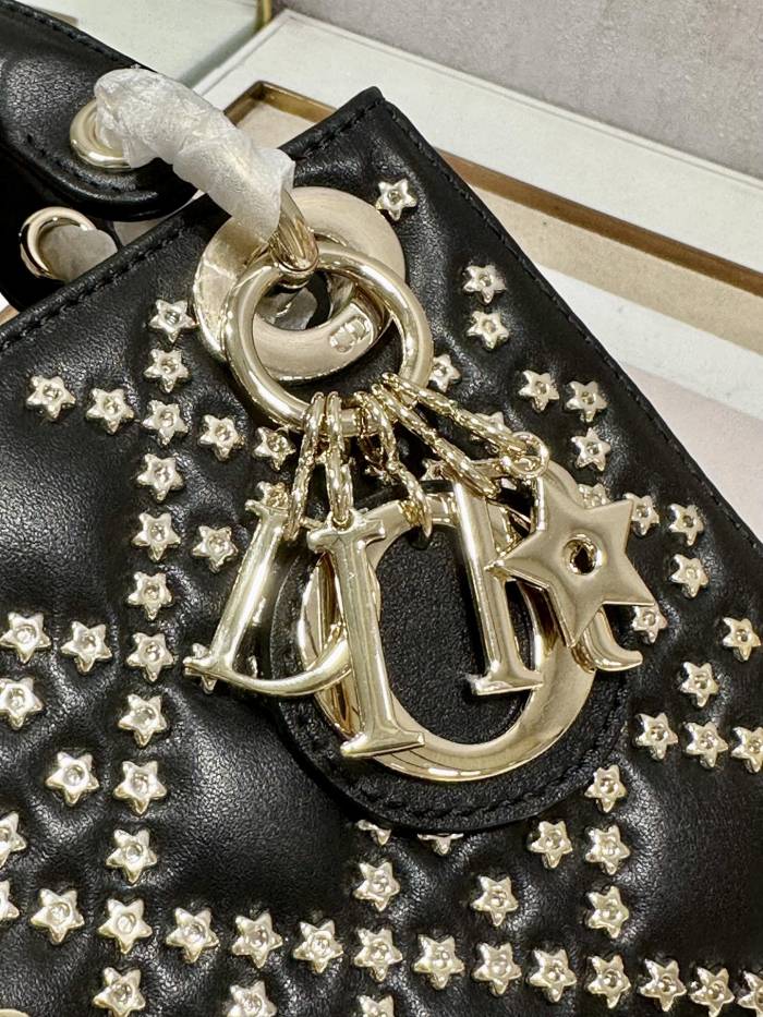 Handbag   Dior 0505  size  17×7.5×14 cm