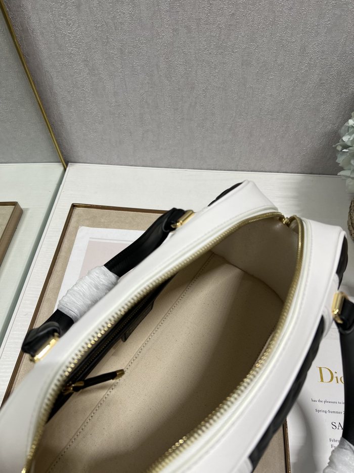  Handbag   Dior  6202  size  34×18×15 cm