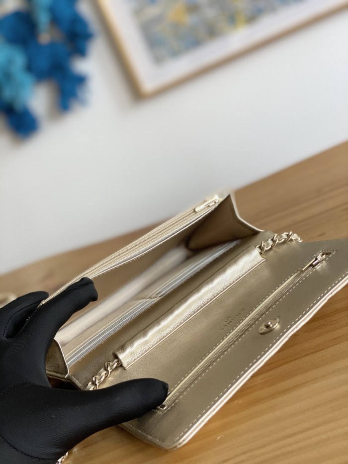 Handbag   Chanel  0250  size  19 cm