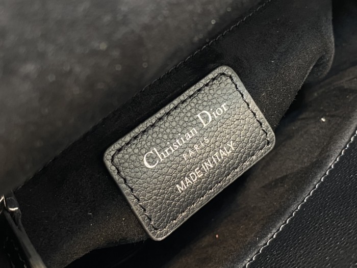 Handbag   Dior  size  20 cm