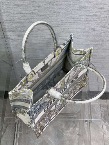 Handbag   Dior  size  36*18*28 cm