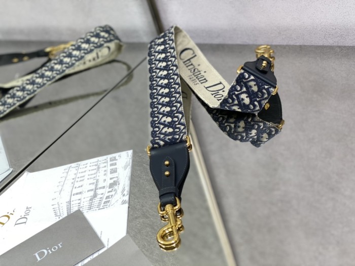 Handbag   Dior  size  27*18*19.5 cm