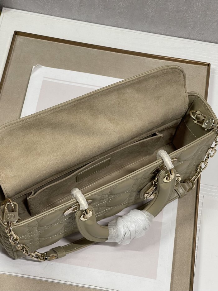 Handbag   Dior 0540 size  26*6*14 cm