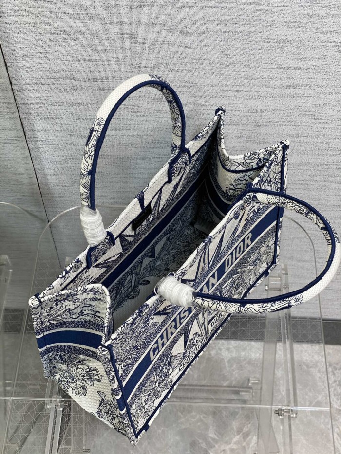 Handbag   Dior  size  36*18*28 cm