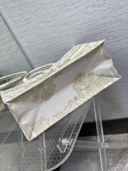 Handbag   Dior  size 42*18*35 cm