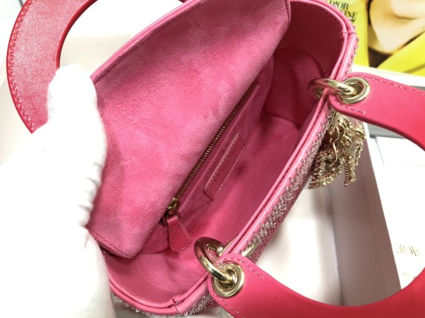   Handbag   Dior  M0505  size  17×15×7 cm