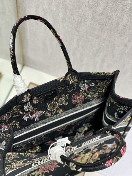 Handbag   Dior 1286  size  41*32 cm