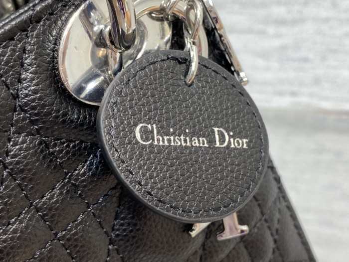 Handbag   Dior  size  17 cm
