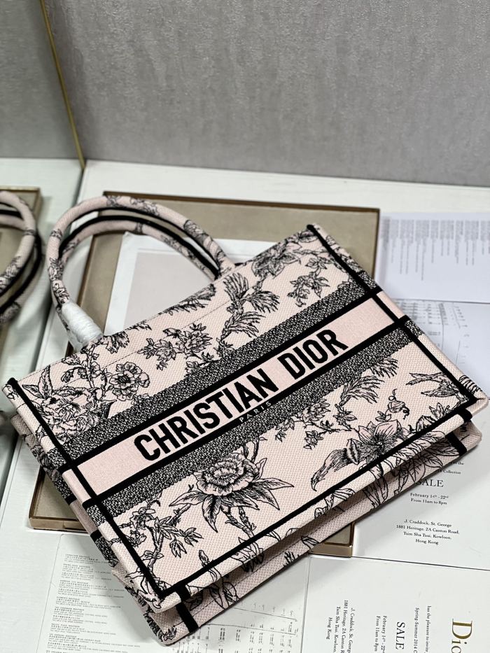 Handbag  Dior  1286  size 36×28  cm