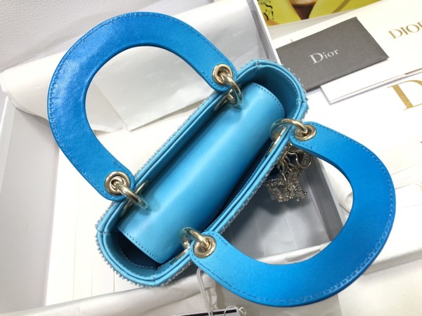   Handbag   Dior M0505  size  17×15×7 cm