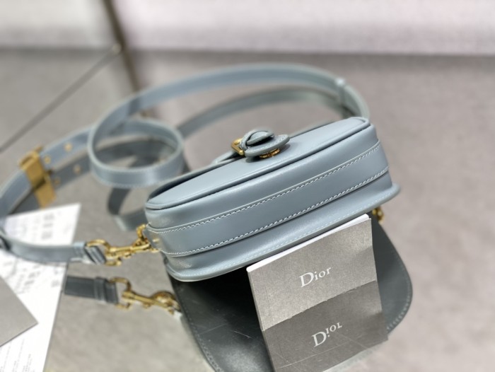 Handbag   Dior  size  18*14*5 cm