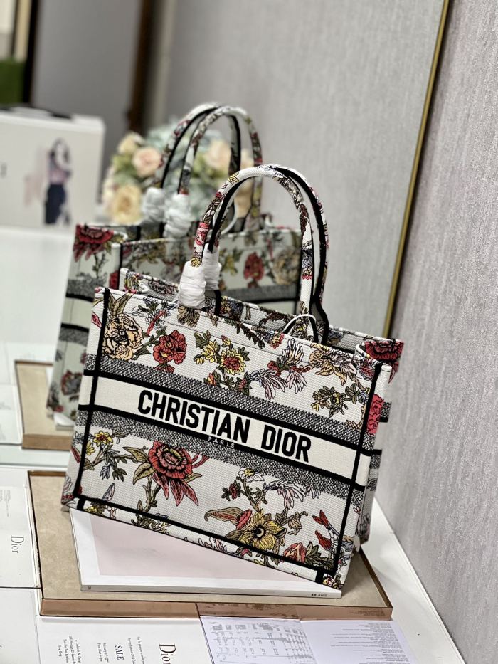 Handbag  Dior 1286  size  36×28 cm
