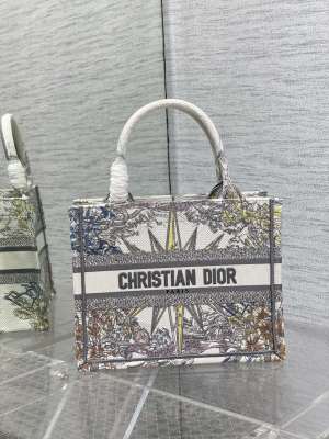 Handbag   Dior  size 26*8*22 cm
