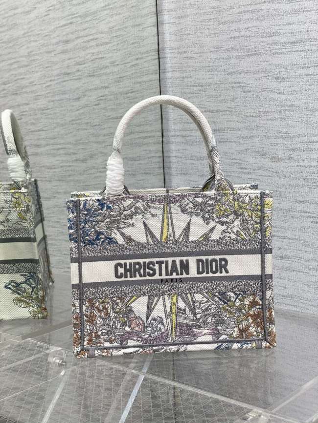 Handbag   Dior  size 26*8*22 cm