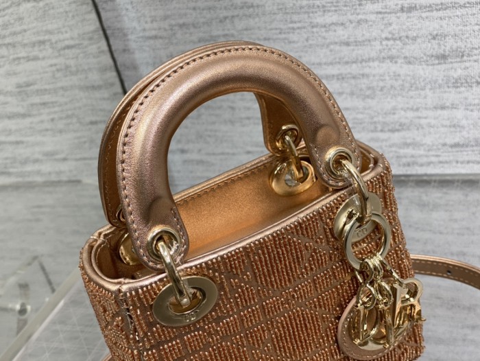 Handbag   Dior   size  12*10*5 cm