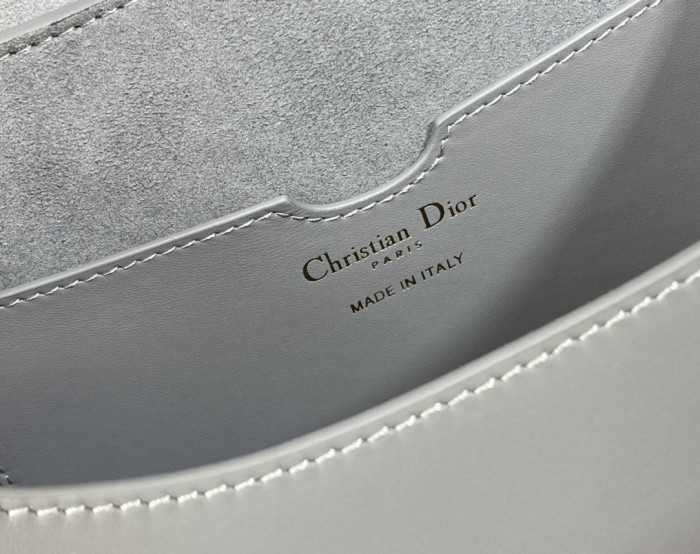 Handbag   Dior size  27*18*19.5 cm