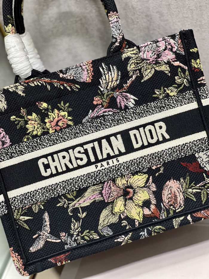 Handbag   Dior  1265  size  26.5×21×14 cm