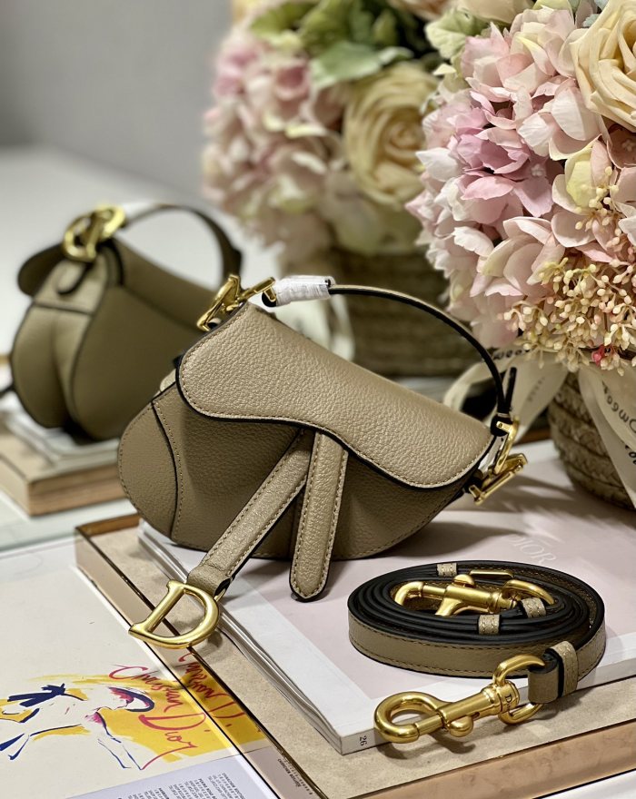 Handbag   Dior  3067 size 12 x 7.5 x 5  cm