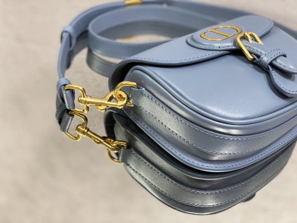 Handbag   Dior  size  18*14*5 cm