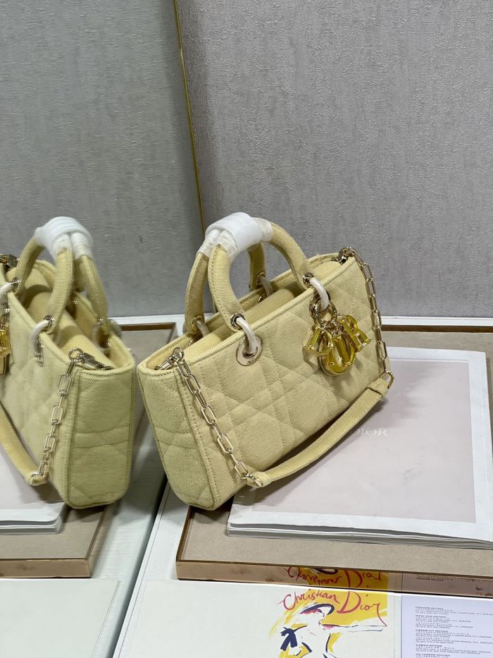 Handbag   Dior   0540  size  26*6*14 cm