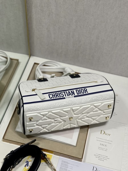  Handbag   Dior  6202  size 34×18×15 cm