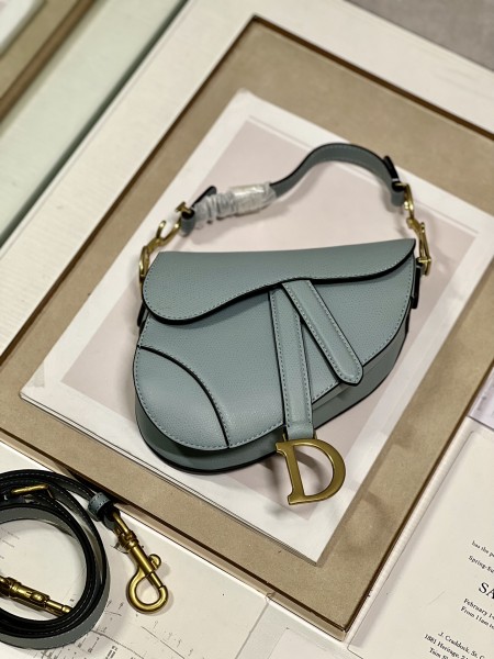 Handbag   Dior  3351 size 19.5×16×6.5 cm