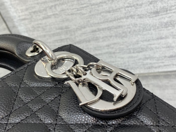 Handbag   Dior  size  17 cm