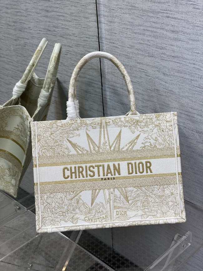 Handbag   Dior  size  36*18*28 cm