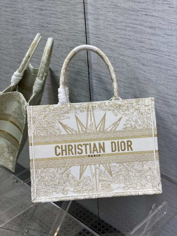 Handbag   Dior  size  36*18*28 cm