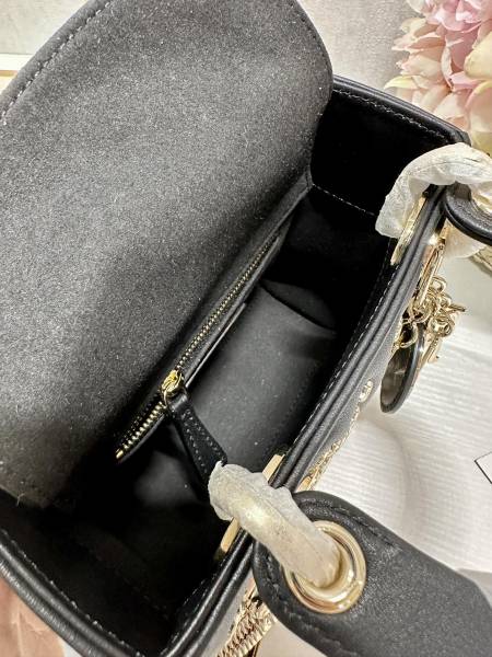 Handbag   Dior 0505  size  17×7.5×14 cm