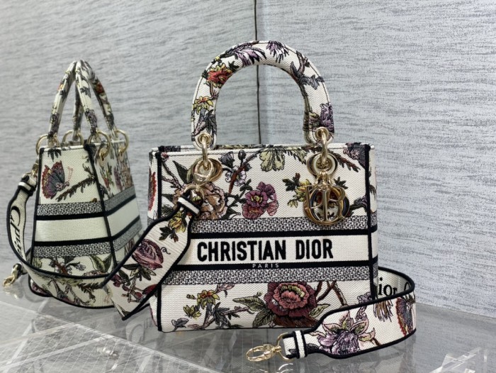 Handbag   Dior  size  24*11*20 cm